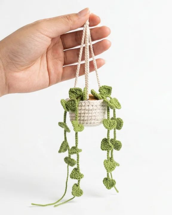 Sweetheart Pothos Plant Hanger crochet pattern