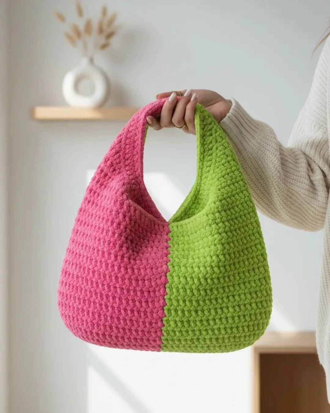 Lime Berry Crescent Bag crochet pattern